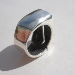 Unknown maker, enamel and silver 'fish bones' ring, Italy, circa 1980 SOLD - Image 4
