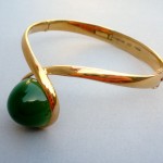 Ole Lynggaard, nephrite set gold hinged bangle, Denmark, circa 1978 SOLD - Image 2