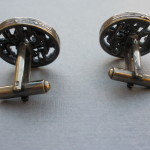 Jorma Laine (style of), pair of bronze cufflinks, probably Finland, circa 1970 SOLD - Image 3