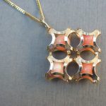 Elis Kauppi for Kupittaan Kulta (attributed), 9 carat gold rhodochrosite pendant on a chain, Finland, import marks 1980 SOLD - Image 2