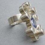 Elis Kauppi for Kupittaan Kulta, synthetic stone set silver ring, from the 'Mountain Stream' collection, Finland, circa 1975 SOLD - Image 3
