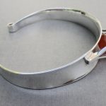 Elis Kauppi for Kupittaan Kulta, kinetic carnelian bead torque bangle, Finland, circa 1975 SOLD - Image 2