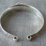 Elis Kauppi for Kupittaan Kulta, kinetic rose quartz bead silver torque bangle, Finland, circa 1975 SOLD - Image 2