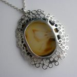 Tri Star, silver agate panel pendant on chain, London 1974 SOLD - Image 2