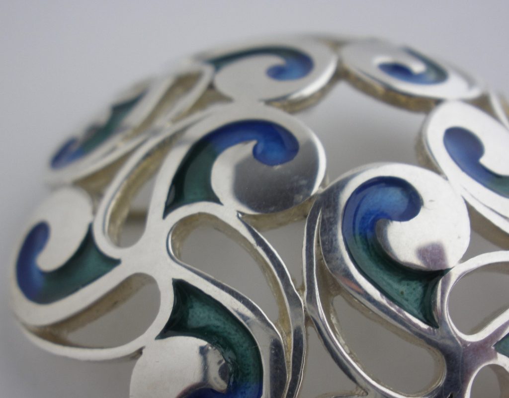 Ola Gorie, silver and enamel pendant brooch, Scotland, Edinburgh 1989 ...