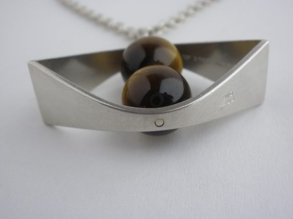 Elis Kauppi for Kupittaan Kulta, tiger eye set silver pendant on chain, Finland, 1964 Birmingham import mark SOLD - Image 2