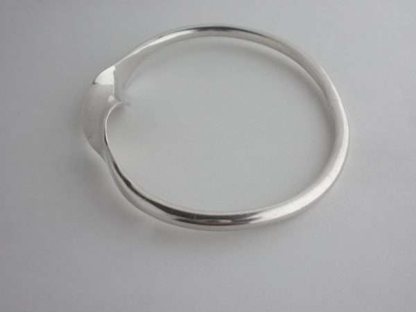 Tone Vigeland, for Norway Plus Designs Studios, silver bangle, Norway, circa 1968 SOLD - Image 2