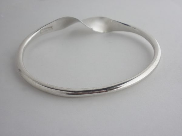 Tone Vigeland, for Norway Plus Designs Studios, silver bangle, Norway, circa 1968 SOLD - Image 3