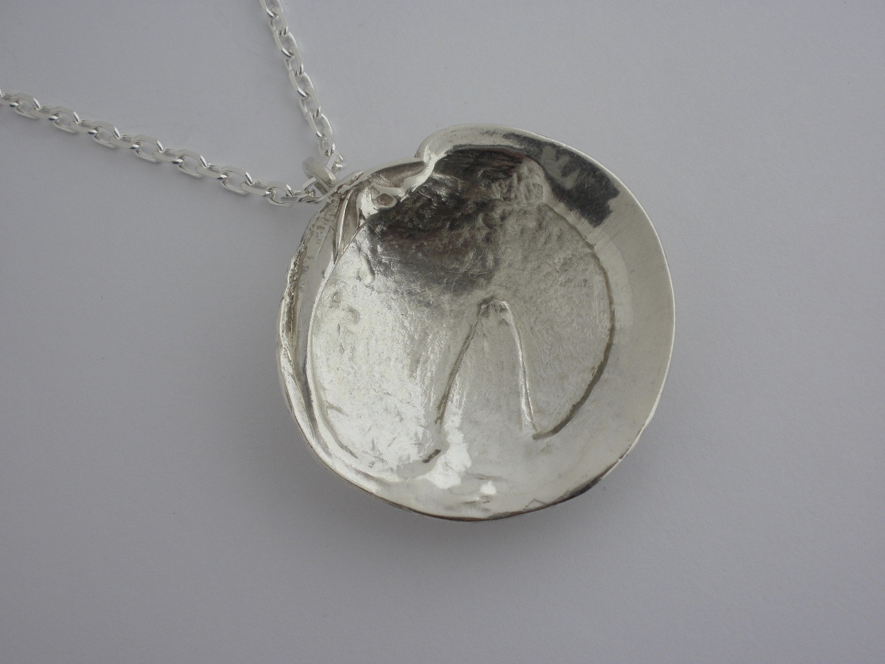 R.G.Lawrie Ltd, heavy cast silver shell pendant, Edinburgh 1979 (Ref ...