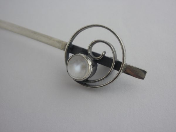 George Edward Hunt (1892-1960), Arts and Crafts moonstone set silver bar brooch, circa 1930 (Ref S205) SOLD - Image 2