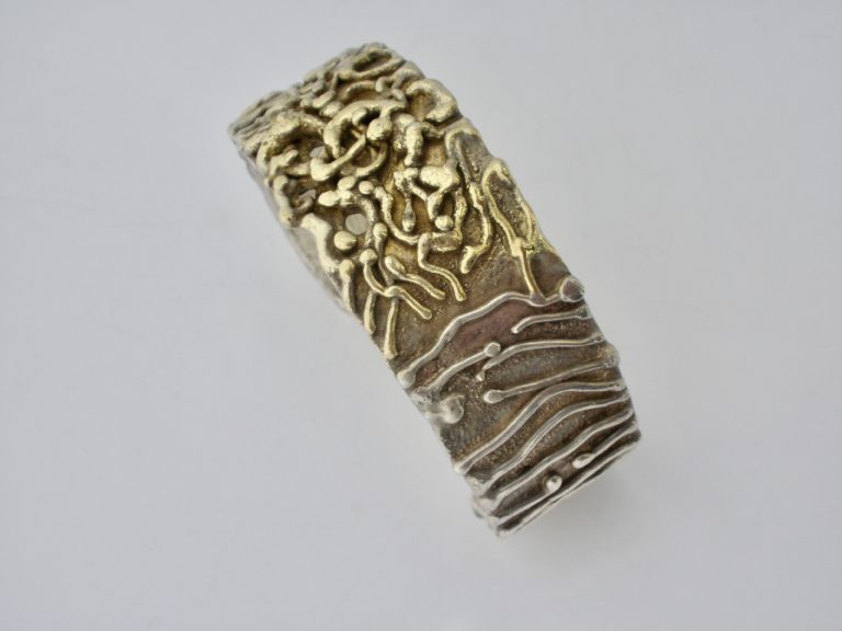 Jane Watling of Lacock, cast silver and parcel gilt bangle, London 1994 (Ref S466) SOLD - Image 4