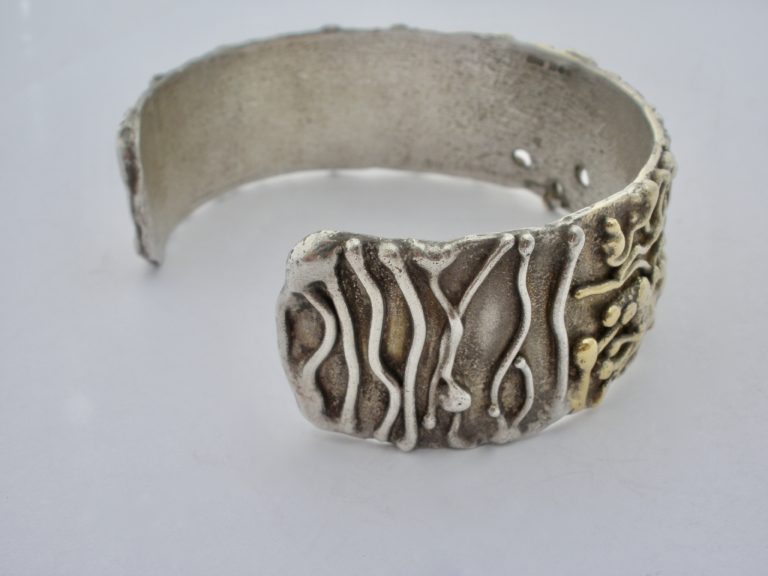 Jane Watling of Lacock, cast silver and parcel gilt bangle, London 1994 (Ref S466) SOLD - Image 6