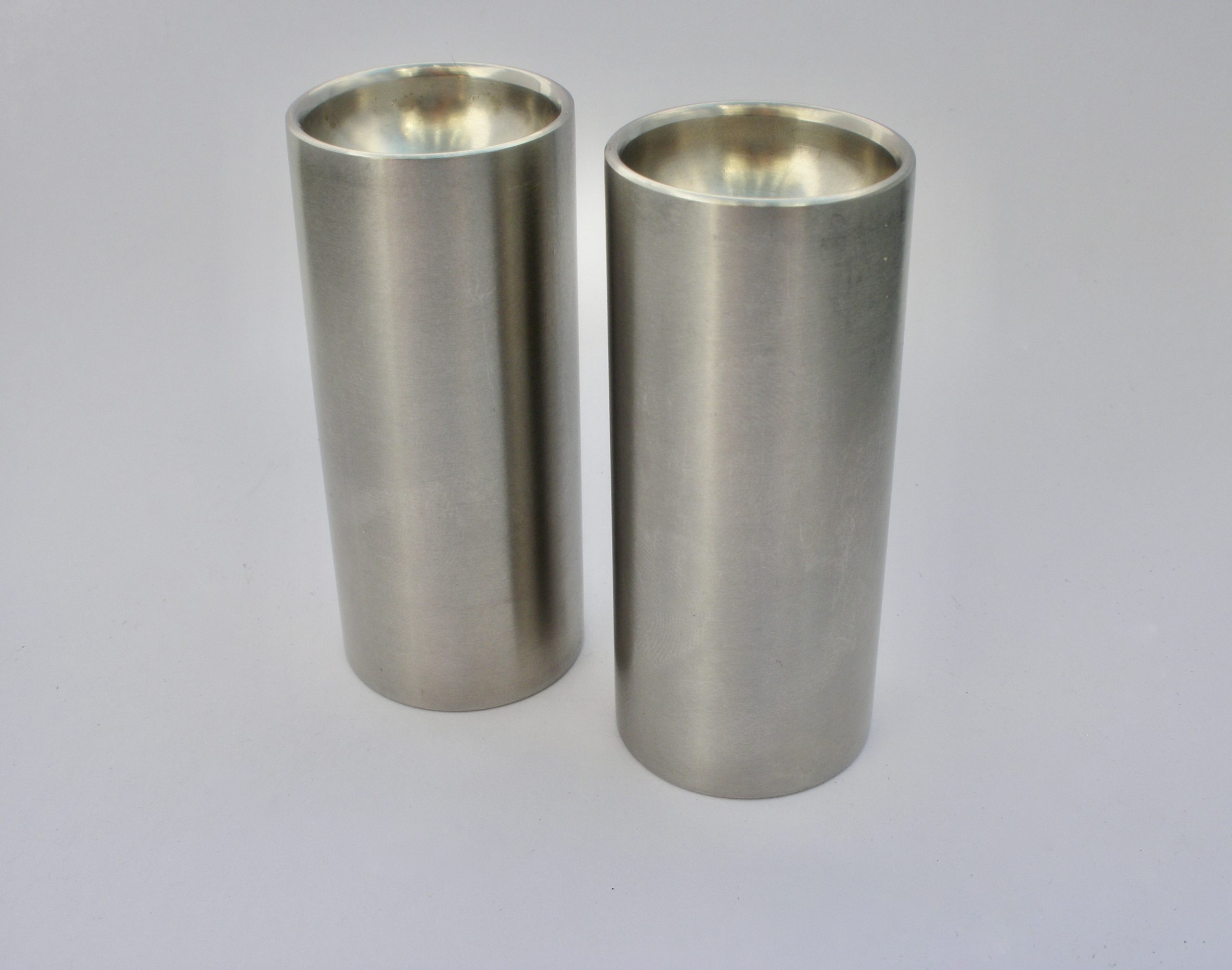 Arne Jacobsen for Stelton, pair of stainless steel Cylinda-Line salt and pepper shakers, Denmark (Ref S487)