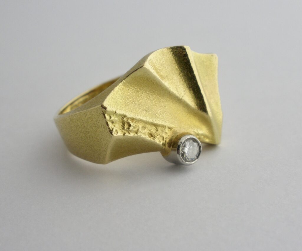 Lapponia, 18 carat gold ‘Paola’ diamond set ring, Finland 1989 (Ref 