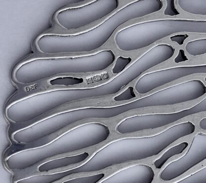 Deakin & Francis, silver pendant on a chain, Birmingham 1975, to a design by David Deakin (Ref S+137) SOLD - Image 4
