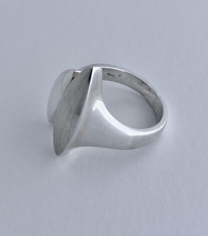 Argenta Designs, silver ring, London 2004 (Ref S+218) SOLD - Image 2