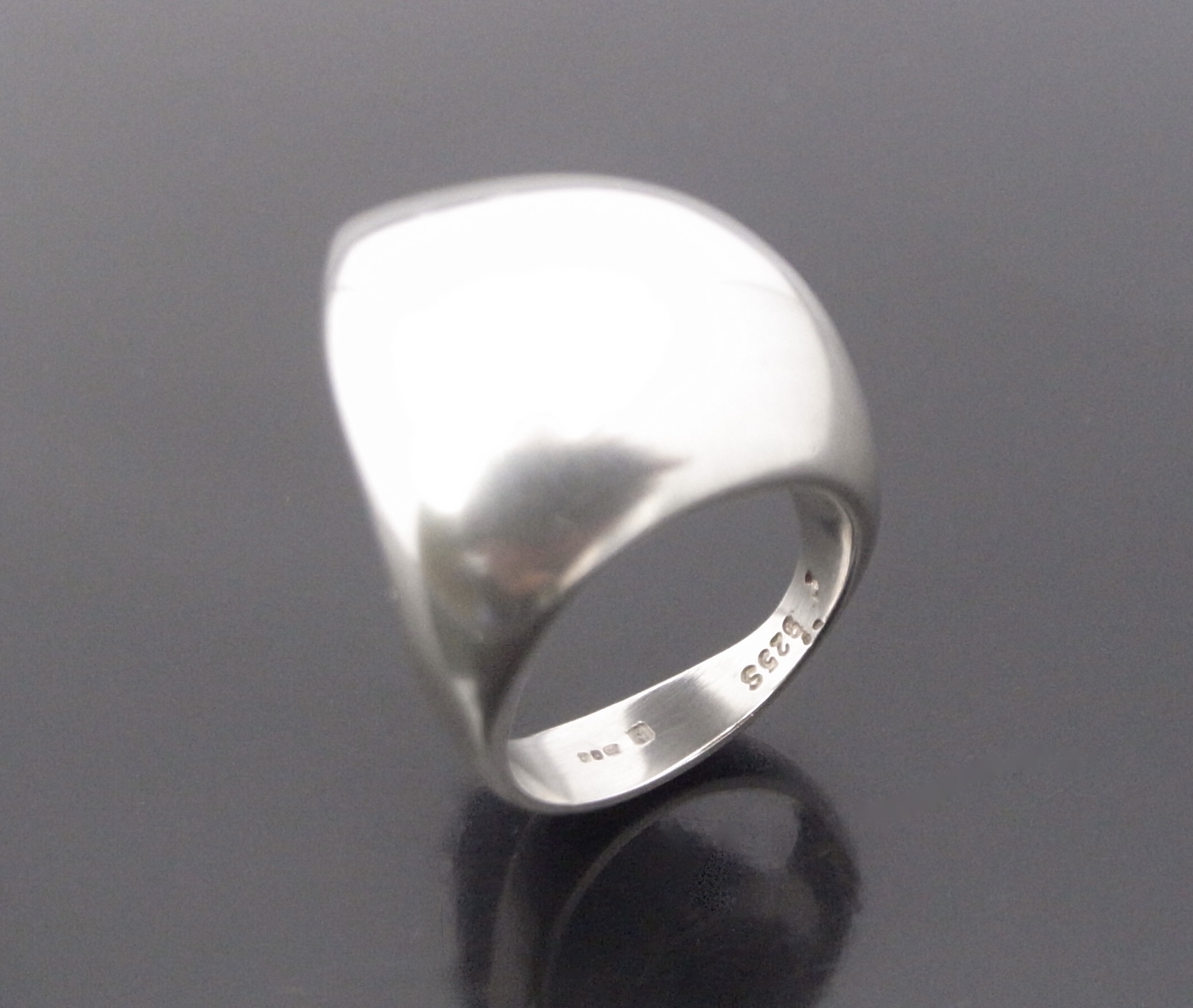 Argenta Designs, silver ring, London 2002 (Ref S+164) – John Kelly 1880+