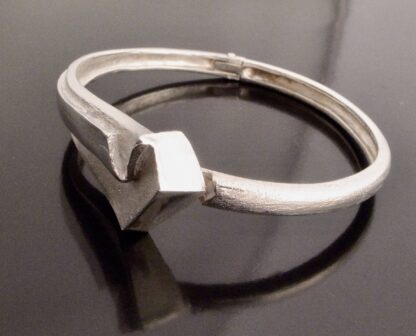 Larsson Smykkehandlere, silver hinged bangle, Denmark, circa 1985 (Ref S+579) - Image 4