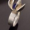 Elis Kauppi for Kupittaan Kulta, blue agate bead set silver 'Oyster' ring, Finland, circa 1970 (Ref S+616)