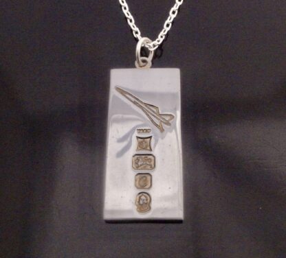 V&FP, Concorde silver ingot pendant on chain, Birmingham 1977 (Ref S+622) - Image 2