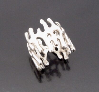 C W (unknown maker), cast silver modernist ring, Birmingham 1971 (Ref S+657) SOLD - Image 2