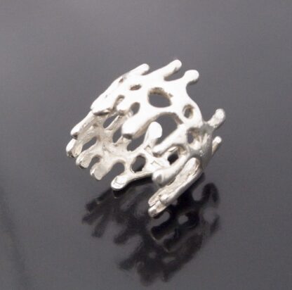 C W (unknown maker), cast silver modernist ring, Birmingham 1971 (Ref S+657) SOLD - Image 3