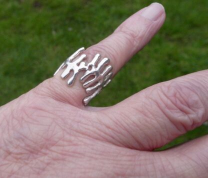 C W (unknown maker), cast silver modernist ring, Birmingham 1971 (Ref S+657) SOLD - Image 7