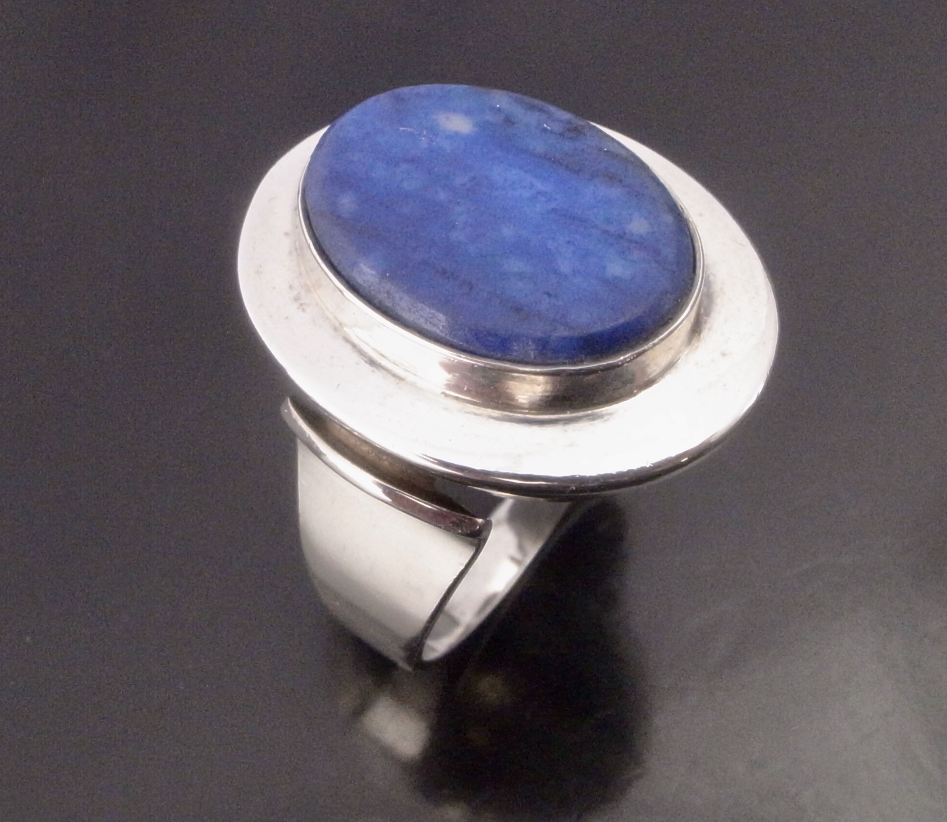 Niels Erik From, sodalite set silver ring, Denmark, 1978 London import marks (Ref S+663) - Image 2