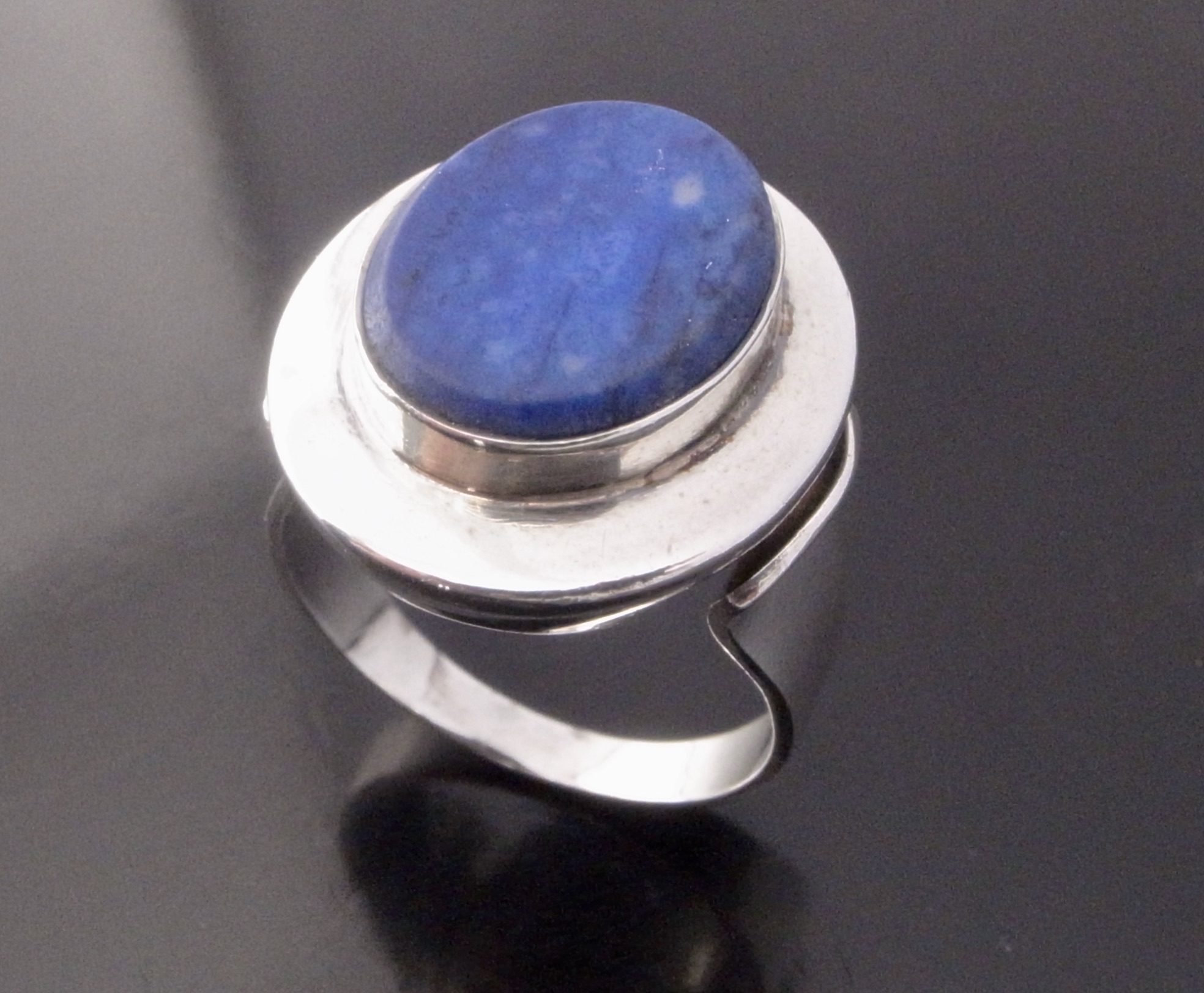 Niels Erik From, sodalite set silver ring, Denmark, 1978 London import marks (Ref S+663) - Image 3