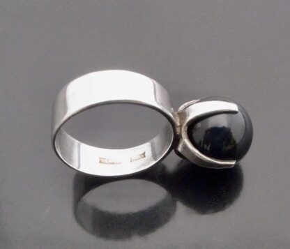 A.J Co (maker not known), large black onyx  bead set ring, Birmingham 1972 (Ref S+704) SOLD - Image 5