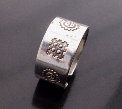 ART (maker unknown), silver ring, Sheffield 1969 (Ref S+738) SOLD - Image 2