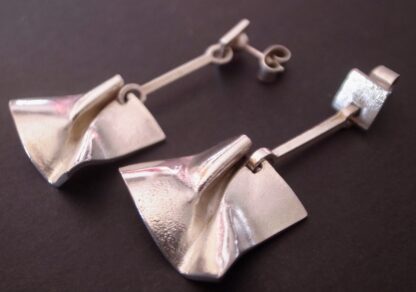 Björn Weckström for Lapponia, matched pair of silver 'Galactic Wind' drop earrings, Finland, 1974 and 1976 (Ref S+740HH) SOLD - Image 3
