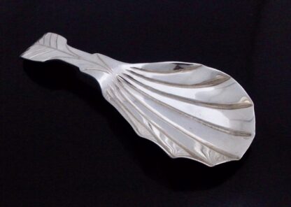 Caroline Lytton (Lady Caroline Mary Noel Lytton), Arts and Crafts style silver caddy spoon, London 1990 (Ref S+794) SOLD - Image 2