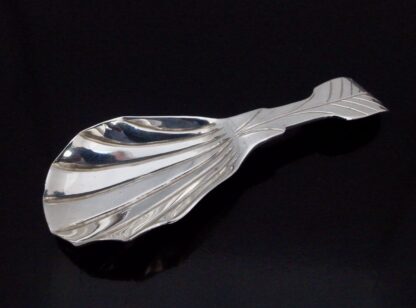 Caroline Lytton (Lady Caroline Mary Noel Lytton), Arts and Crafts style silver caddy spoon, London 1990 (Ref S+794) SOLD - Image 4