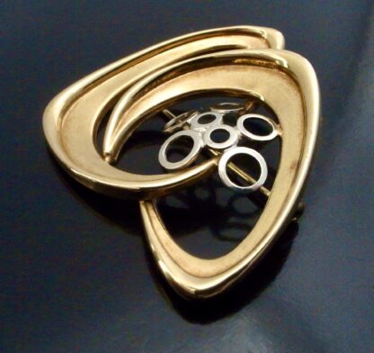 H. Samuel, two colour 9 carat gold modernist brooch, possibly of German origin, 1971 Birmingham import marks (Ref S+801) SOLD - Image 3