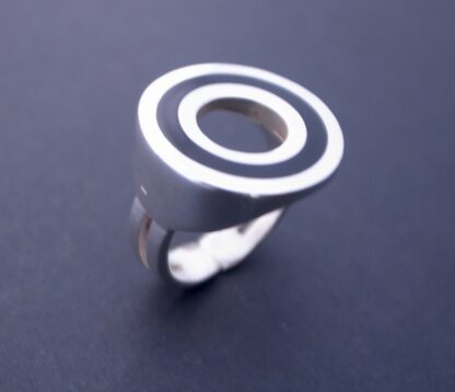 Bent Stausholm Polsen, black enamel and silver ring, Denmark, circa 1980 (Ref S+876HH) SOLD - Image 2