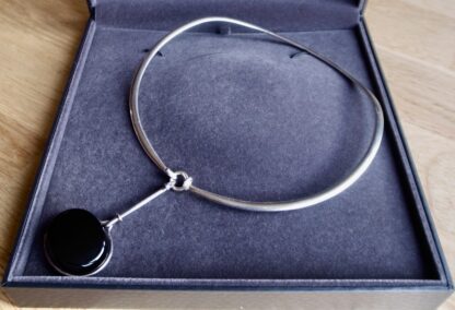 Torun Bülow Hube for Georg Jensen, silver neck ring, No. 410, with a black onyx drop pendant, No. 311C, circa 2015 (Ref S+689HH) - Image 8