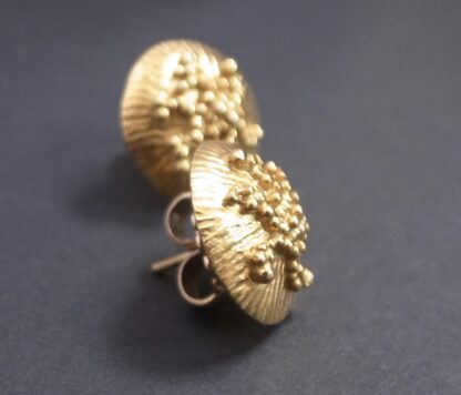 Jane Watling of Lacock, pair of 18 carat gold ear studs, London 1997 (Ref S+923HH) - Image 2