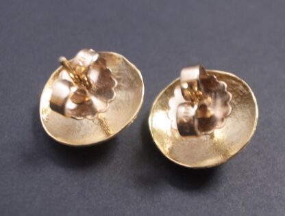 Jane Watling of Lacock, pair of 18 carat gold ear studs, London 1997 (Ref S+923HH) - Image 4