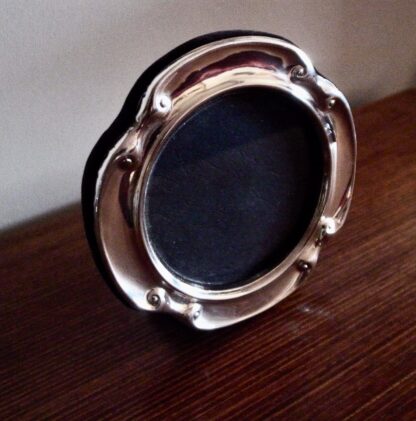 Keyford Frames Ltd, silver mounted round photograph frame, London 1990 (Ref S+938HH) SOLD - Image 4