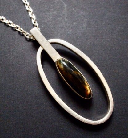 Sidney Beddall, tiger eye set silver modernist pendant on a chain, Sheffield 1975 (Ref S+933) SOLD