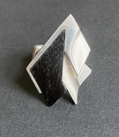 Zoltan Popovits for Lapponia, silver and ebony mounted 'Tanzan' ring, Finland, 1986 (Ref S+1002) SOLD - Image 3