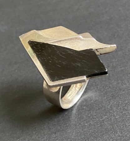 Zoltan Popovits for Lapponia, silver and ebony mounted 'Tanzan' ring, Finland, 1986 (Ref S+1002) SOLD - Image 2