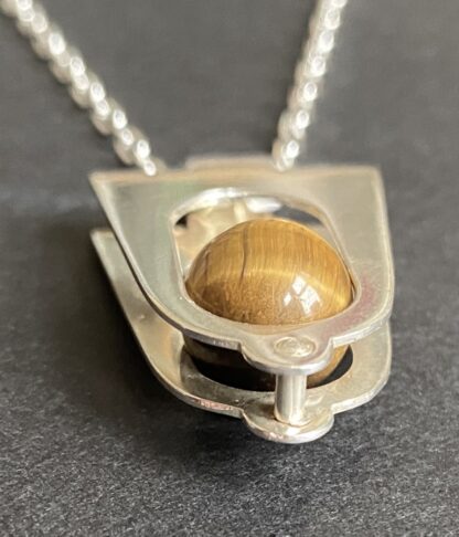 Kultaseppa Salovaara, kinetic tiger eye set silver pendant on a chain, Finland, circa 1970 (Ref S+978) SOLD - Image 3