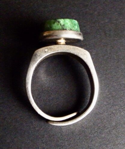 Uni David-Andersen for David-Andersen, green hardstone set silver 'Uni's Lucky Charm' ring, Norway, circa 1965 (Ref S+1014) SOLD - Image 6