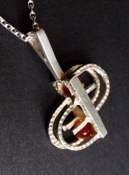 Unknown, silver and carnelian two bead kinetic pendant on chain, Denmark, circa 1975 (Ref S+976) - Image 2
