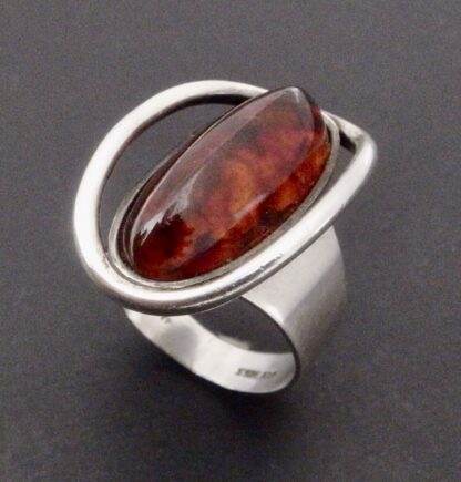 Carl Ove Frydensberg, Baltic amber set silver ring, Denmark, circa 1970 (Ref S+1035) - Image 3