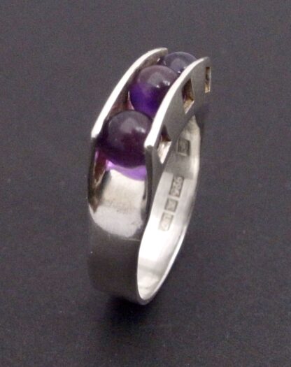 Kultaseppa Salovaara, three stone amethyst bead tension set silver ring, Finland, 1973 (Ref S+1049) SOLD - Image 3