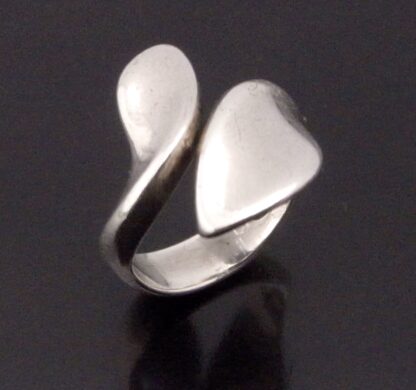 Allan Scharff for Hans Hansen, Georg Jensen, silver cross over ring, Denmark, 1998 London import mark (Ref S+1055) SOLD - Image 3