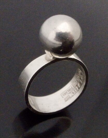 Erik Granit, silver bead ring, Finland, 1974 (Ref S+1082HH) SOLD - Image 2